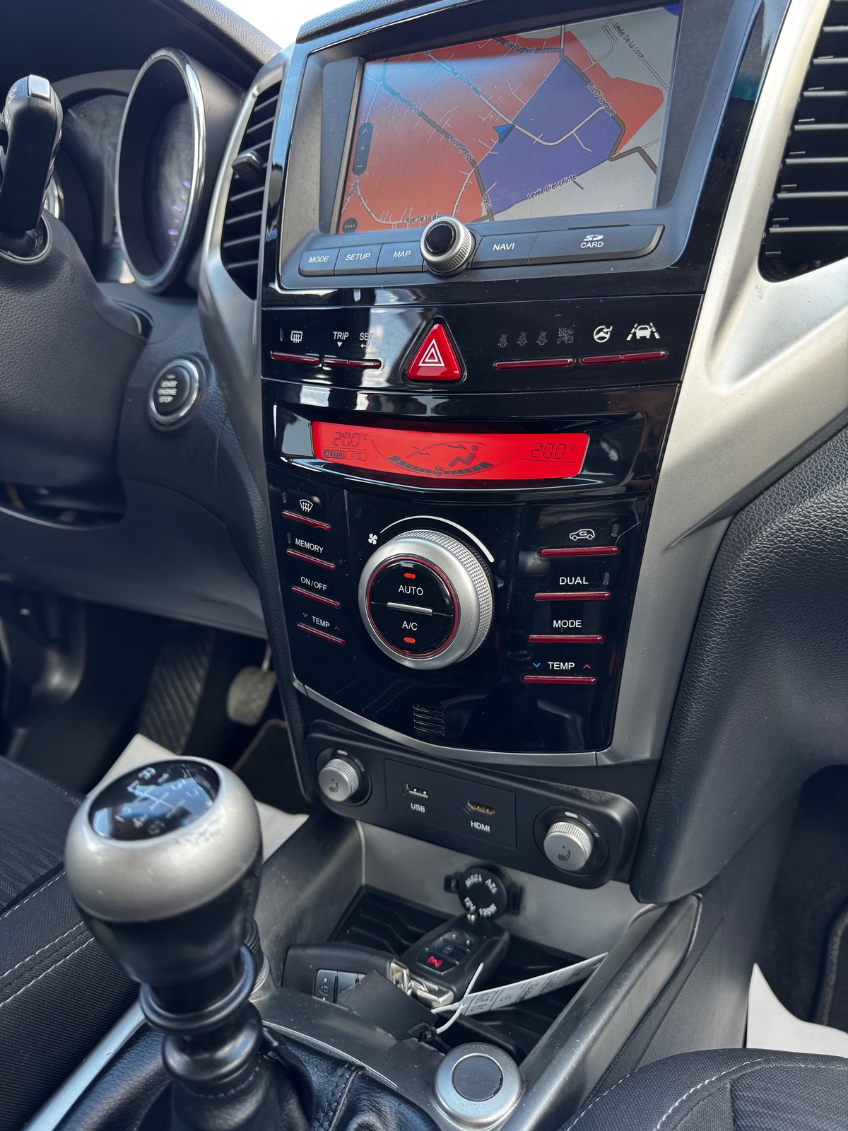Ssangyong Tivoli 160 E-XDI 115 CV 2WD URBAN +   /  CAMÉRA  /  ACCES MAIN LIBRE  /  MOTEUR A CHAINE