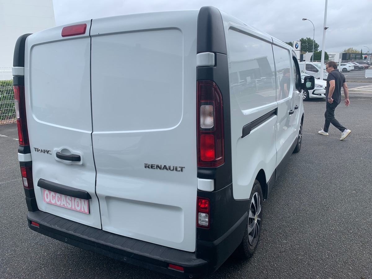RENAULT Trafic 95 chevaux | 3 Places | Régulateur de vitesse | GPS | Climatisation | Bluetooth