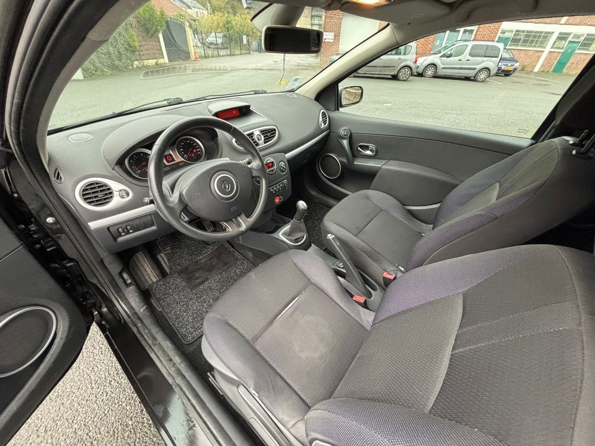 RENAULT Clio III 1.6 Dynamique - VENTE A MARCHAND