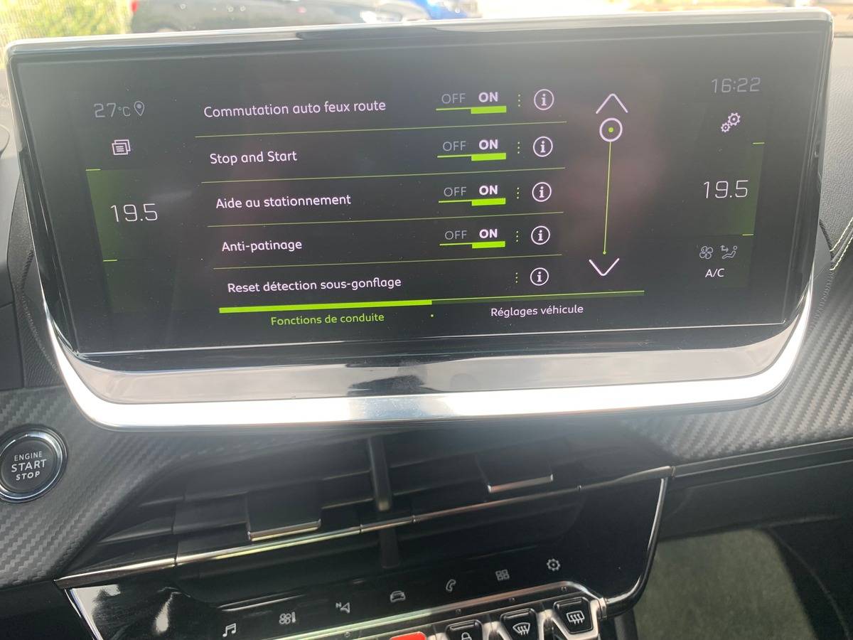Peugeot 2008 130 chevaux | GT Line | Toit ouvrant panoramique | Apple car Play | Attelage