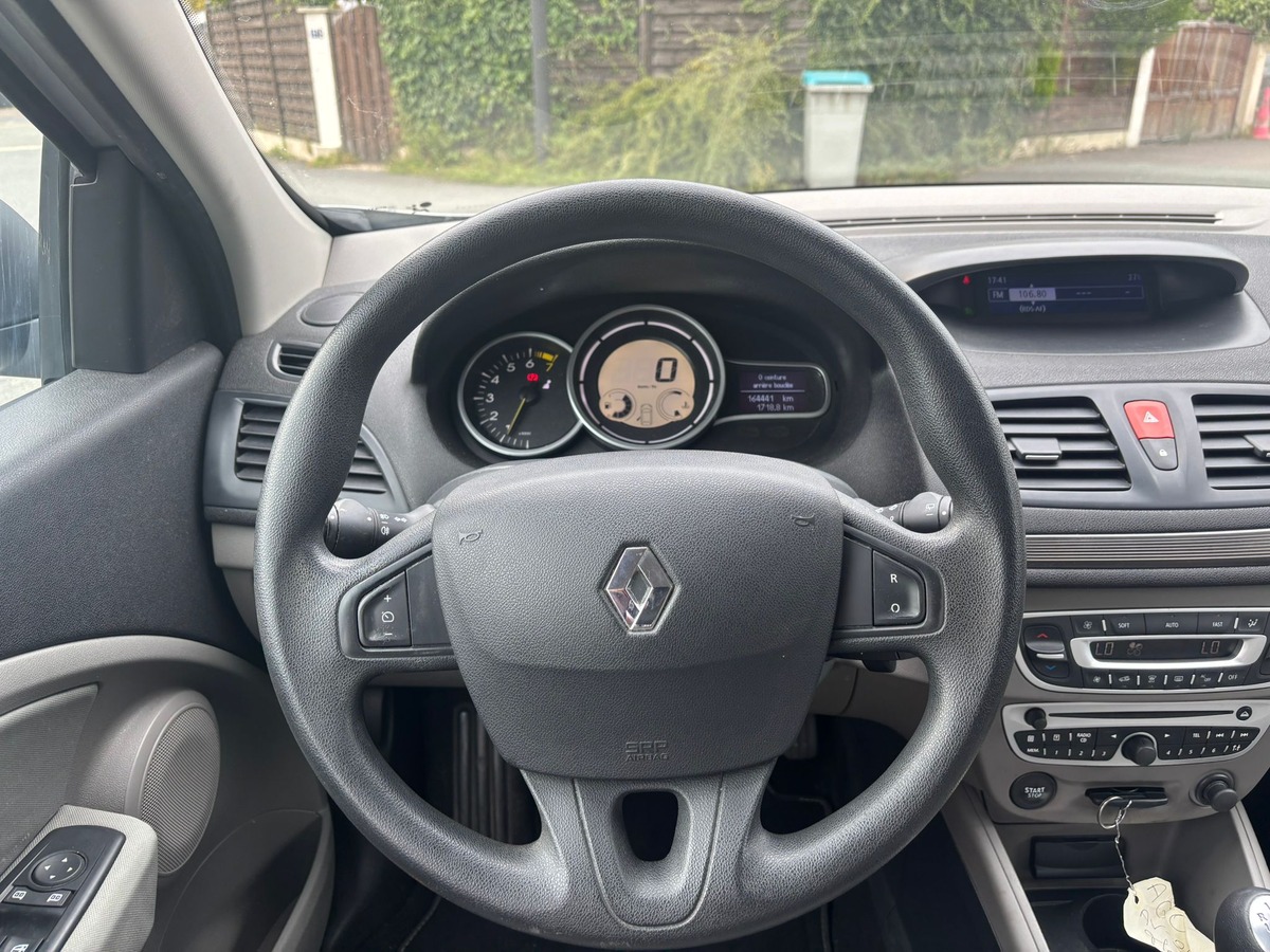 RENAULT Megane III 1.6 E85 110 Expression - Révisée - Garantie