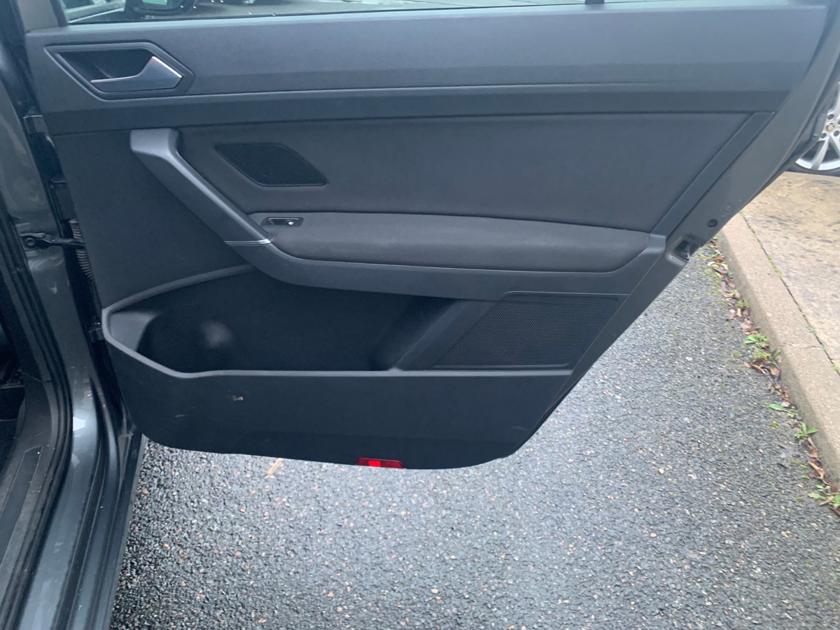 Volkswagen Touran 115 | Connect | 7 Places | Caméra recul | GPS | Bluetooth | Régulateur vitesse