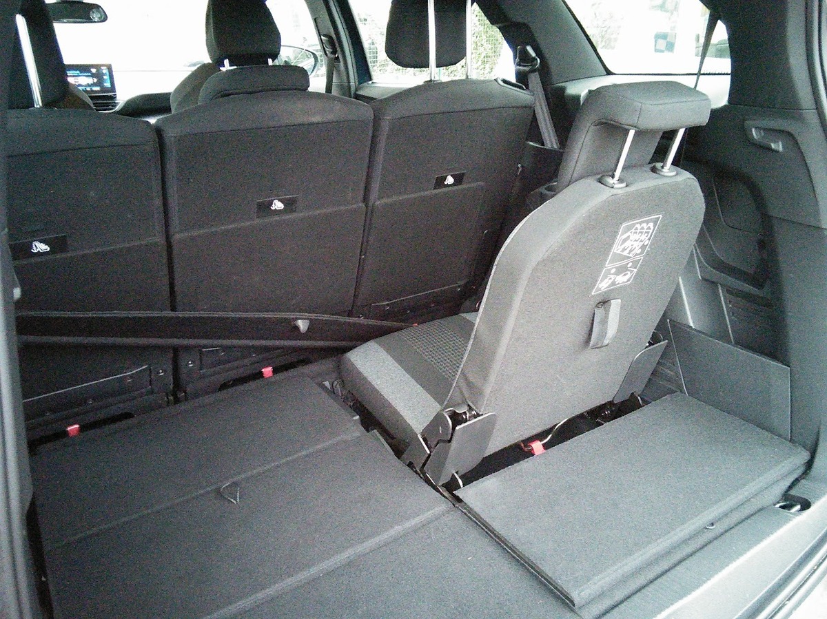 Peugeot 5008 1.5 BleuHDI EAT8 130 ACTIVE PACK 7 PLACES - Première main