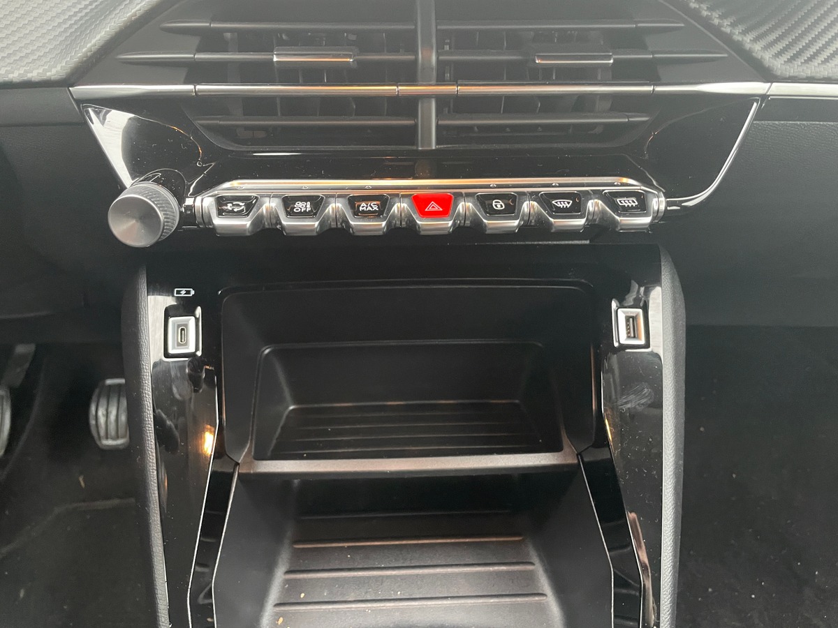 Peugeot 208 1.2 Puretech 75-  Finition Active Business - Historique Complet