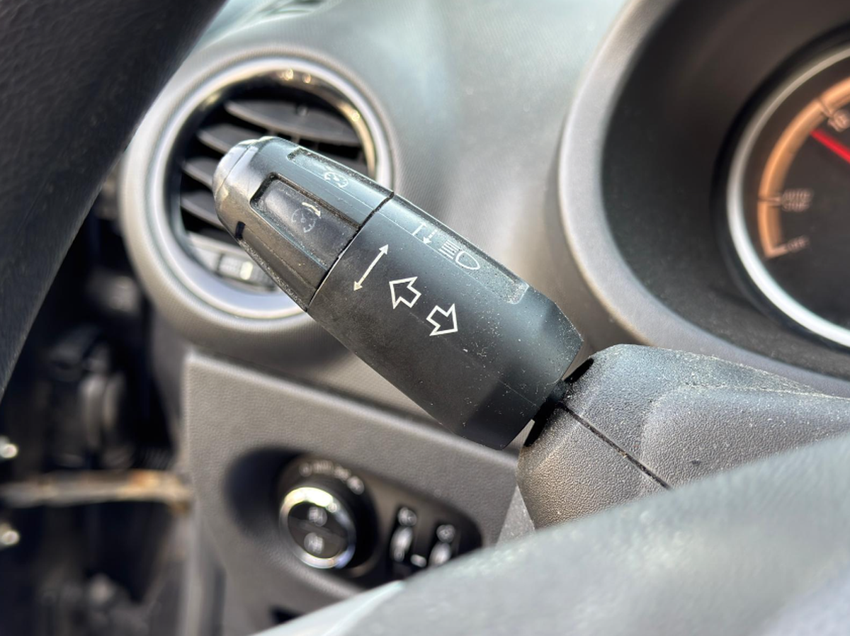 Opel Corsa 1.3 cdti 75ch 5 portes GPS / Aide au stationnement / Clim /