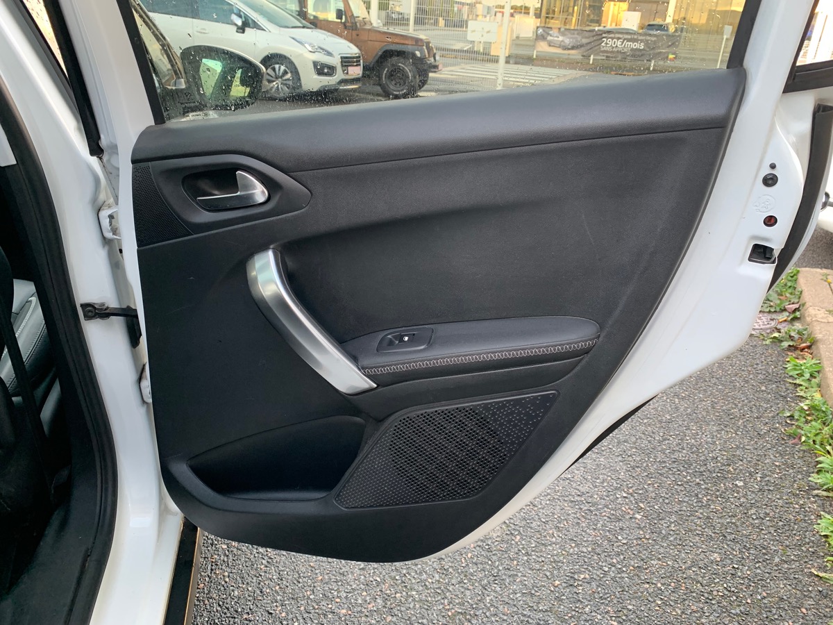 Peugeot 2008 120 ch | Crossway | Caméra de recul | Toit panoramique | GPS | Grip control