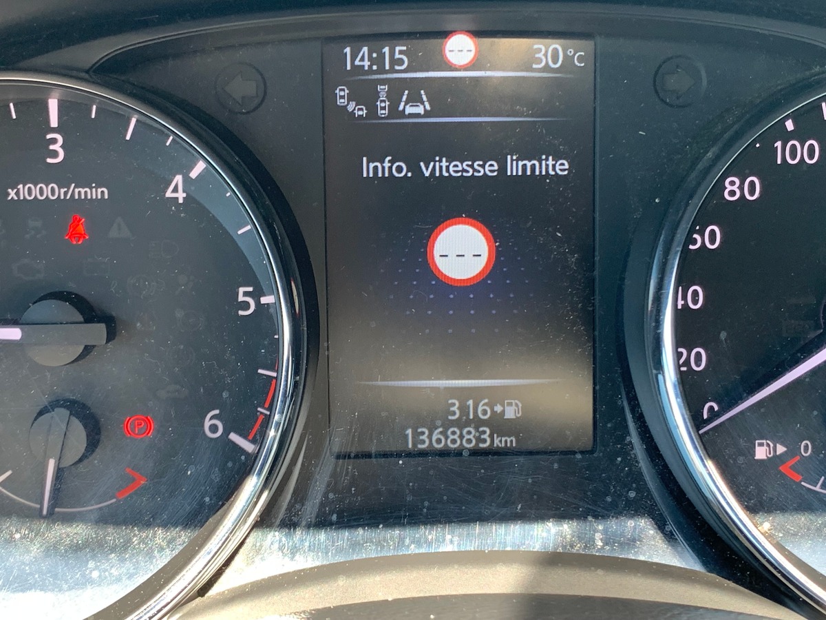 Nissan Qashqai 130 ch | Tekna | Toit panoramique | Caméra de recul | Régulateur vitesse | Attelage