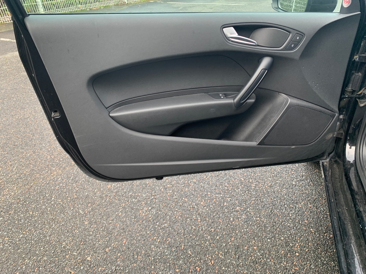 Audi A1 105 ch | Attraction | Climatisation | Radio cd | Jantes alu 16''| Volant cuir | Radar recul