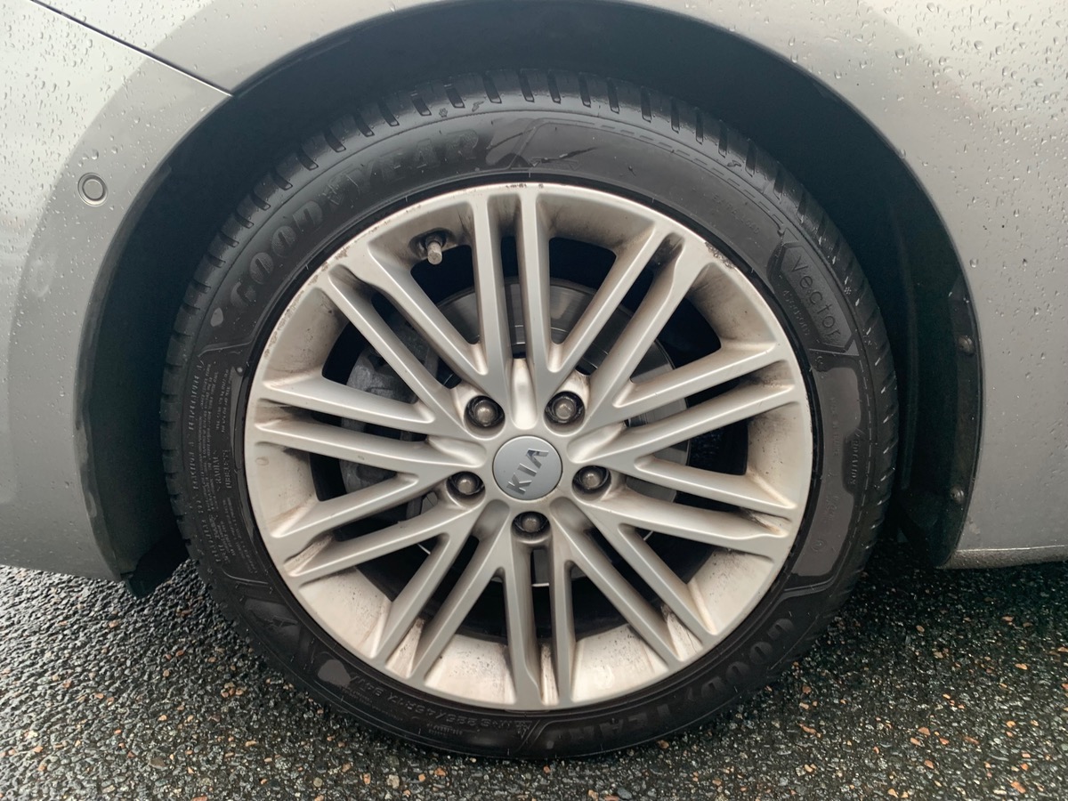 Kia Carens 141 ch | PREMIUM | 7 Places | Phase 2 | Attelage| Toit ouvrant | Caméra de recul | Jantes