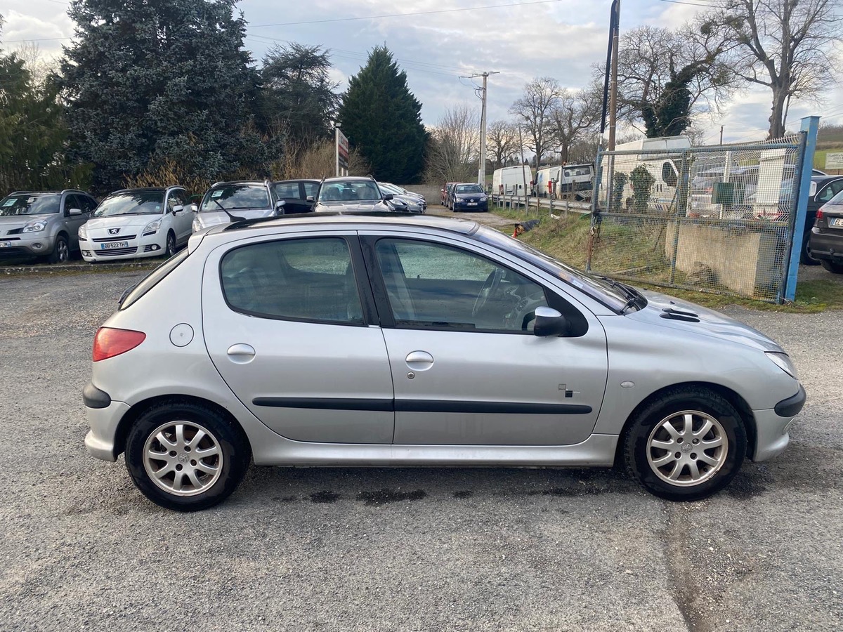 Peugeot 206 1.6i 110cv boite auto 3990eu