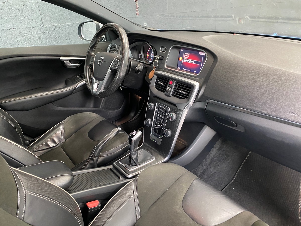 Volvo V40 T2 R design