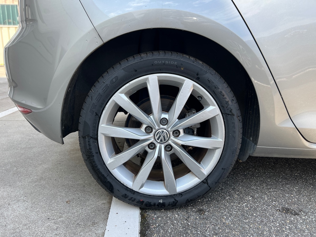Volkswagen GOLF 7 CARAT 2l 150cv, SUIVI COMPLET, SIEGES CHAUFFANTS/ MASSANTS