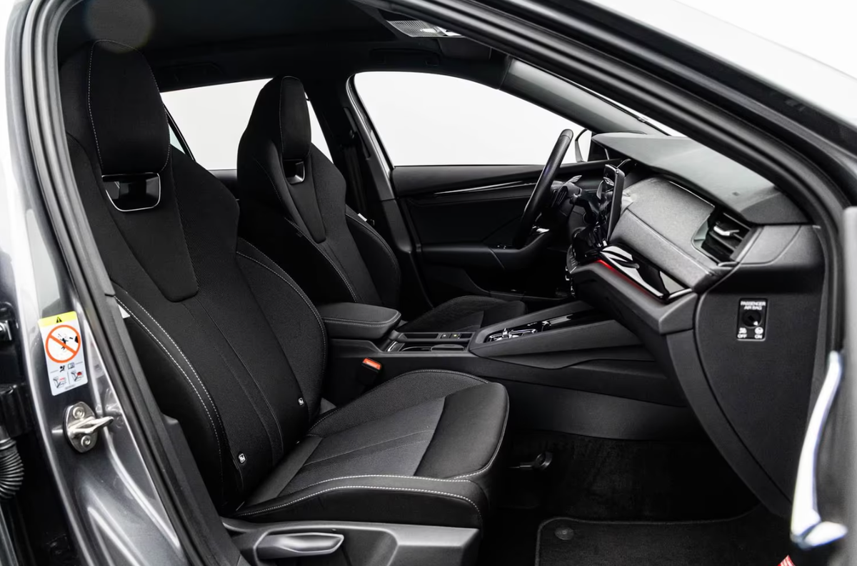 Skoda Octavia Combi IV 1.4 TSI PHEV iV 204ch Sportline DSG6e Hybride/Toit ouvrant/Feux matrix