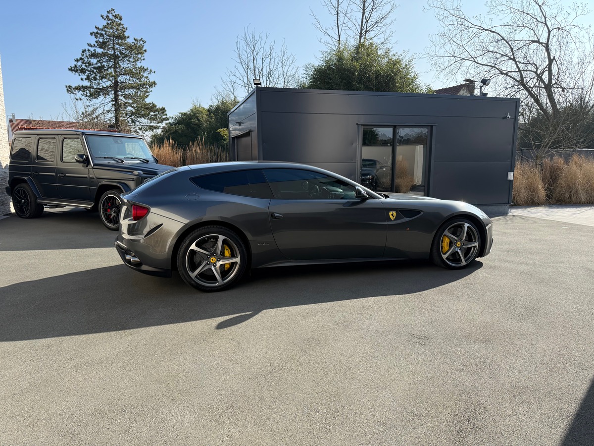 Ferrari Ff V12 / CARNET / 67009 KMS