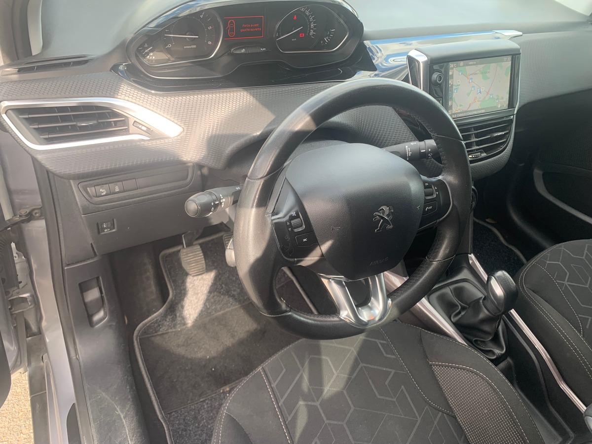 Peugeot 2008 100 ch | Style | Régulateur de vitesse | GPS | Bluetooth | Radar arriére | Barres toit