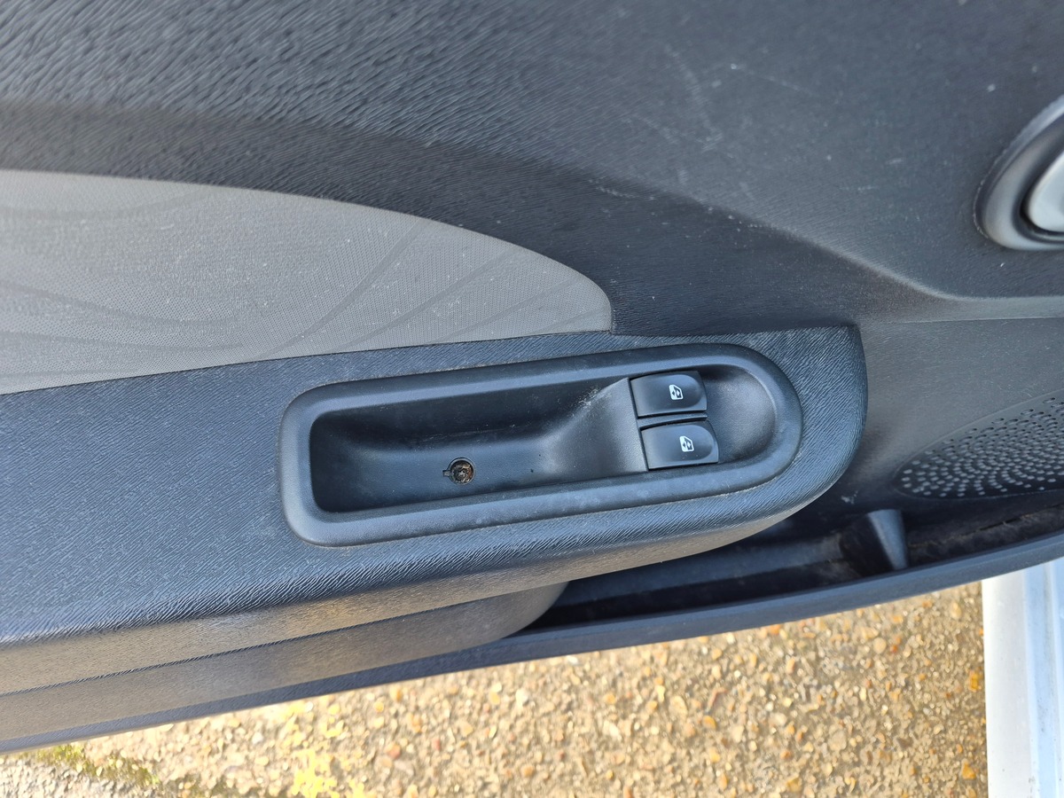 RENAULT Twingo II 1.2 16V LEV ACCESS