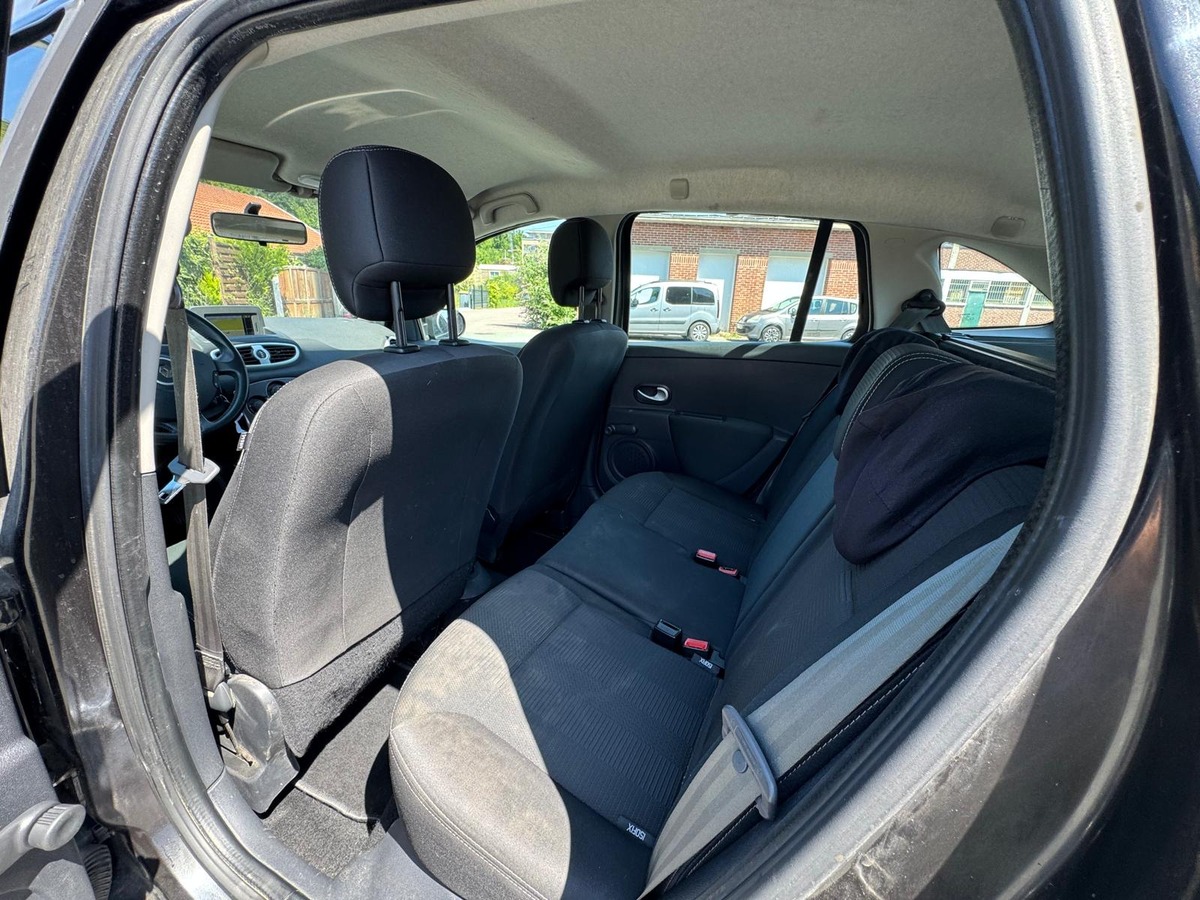 RENAULT Clio III estate 1.5 dci authentique - garantie