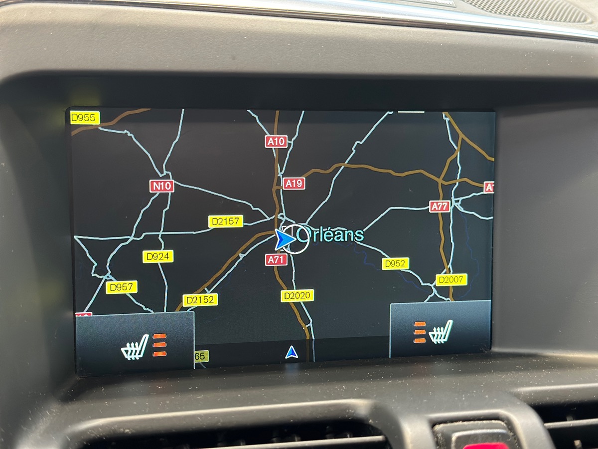 Volvo XC60 D4 2.0L 190 cv XENIUM Geartronic - Toit ouvrant / Hifi HK / Caméra