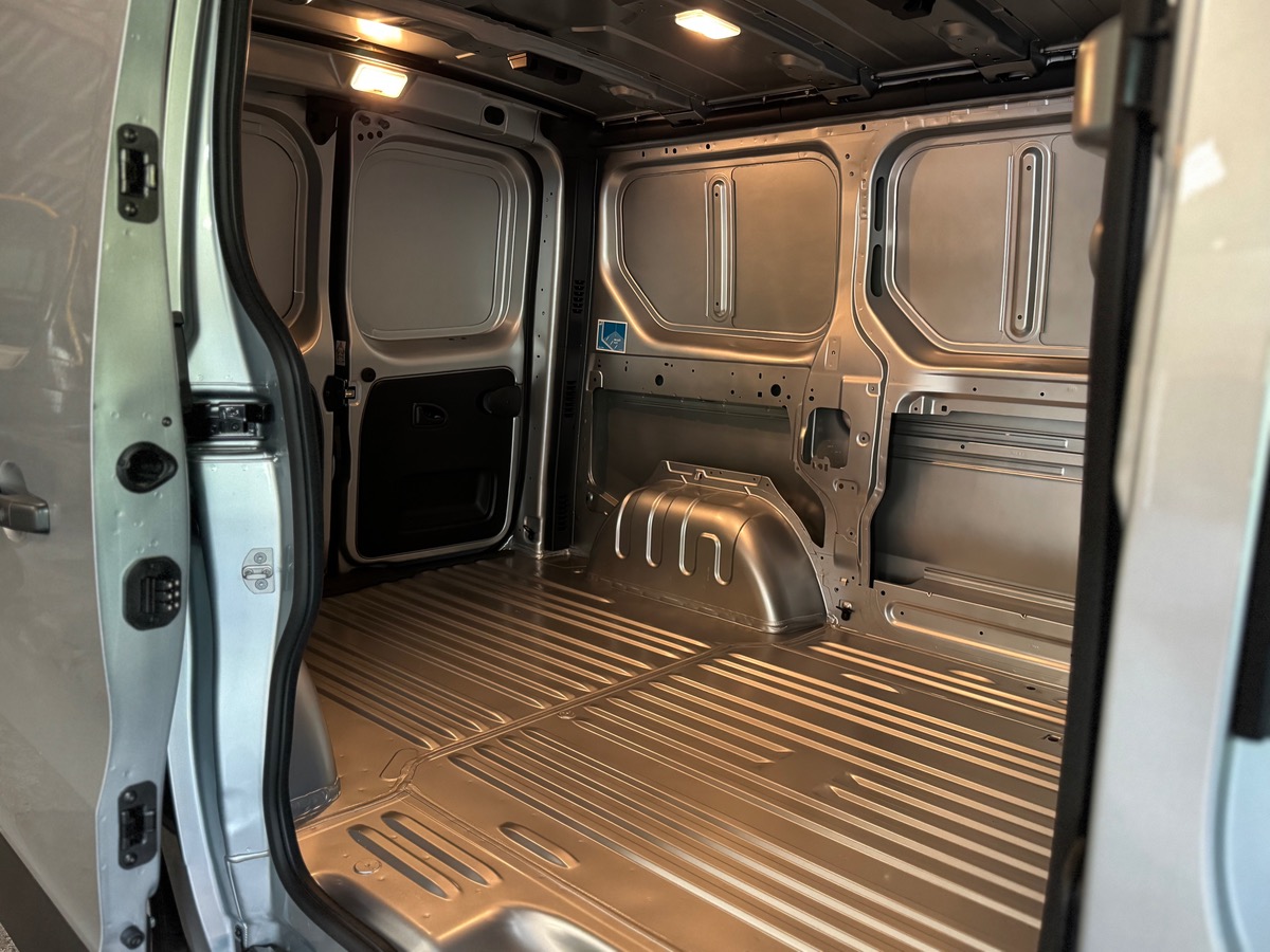 RENAULT Trafic L1H1 ADVANCED 3T Blue dci 150