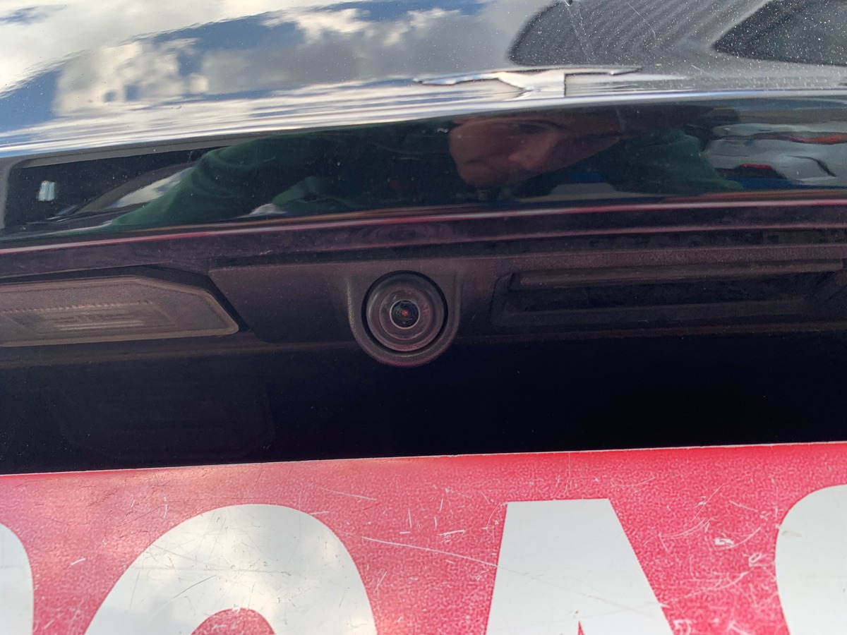 Tesla Model Y 275 chevaux | Premiére MAIN | Standard | Toit panoramique | Cuir | Siéges électriques