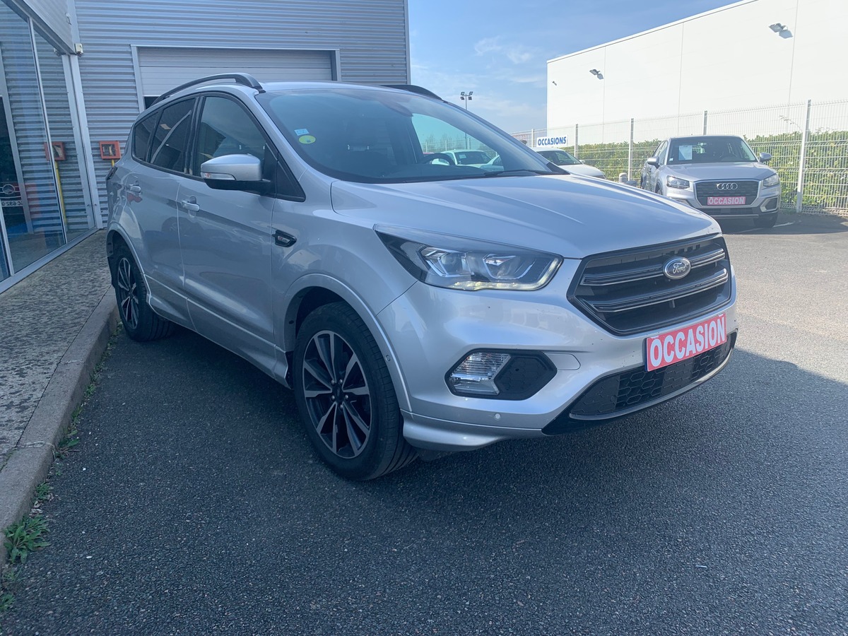 Ford Kuga 120 chevaux | St-Line | Caméra de recul | Attelage | GPS | Coffre assisté électriquement
