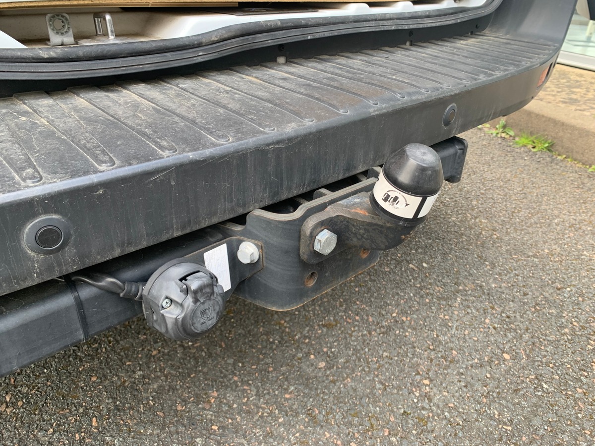 Ford TRANSIT 130 ch | Attelage | Régulateur de vitesse | Bluetooth | Plancher bois et latérale