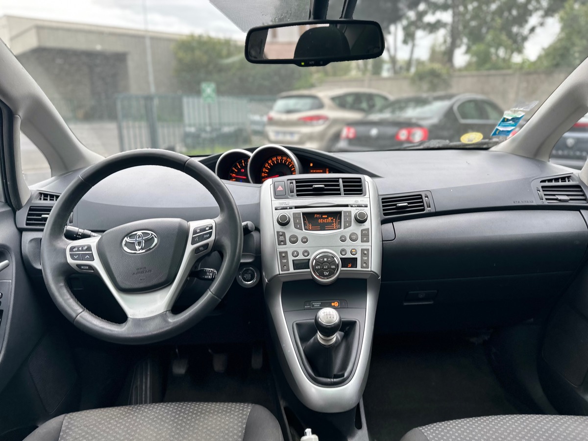 Toyota Verso 2.0 D-4D 128 CV skyview 4XCBL