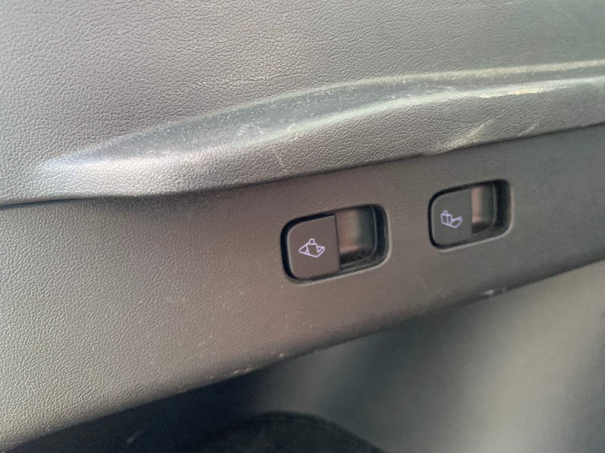 Tesla Model Y 275 chevaux | Premiére MAIN | Standard | Toit panoramique | Cuir | Siéges électriques