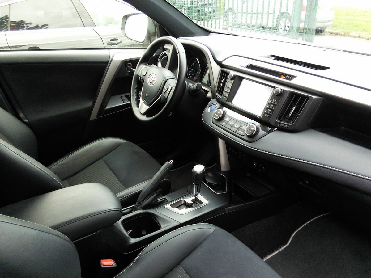 Toyota RAV4 2.5 VVTi 197 HYBRIDE DESIGN 2WD E-CVT 155 cv Boîte auto