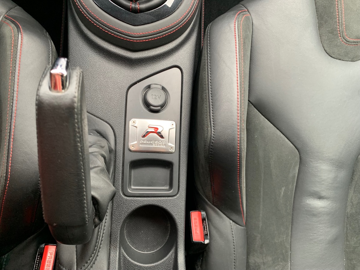 Peugeot RCZ 270 | R | Pack Sport | GPS | Radar avant arriére | Baquet sport mi-cuir Alcantara