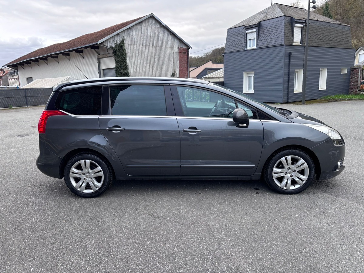 Peugeot 5008 7 places 1.6 HDi 110 Premium Pack - Distribution neuve - Garantie