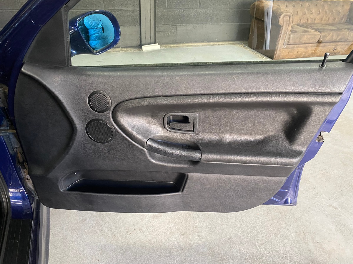 Bmw Série 3 E36 328i Berline Pack M individuel 193cv Toit Ouvrant