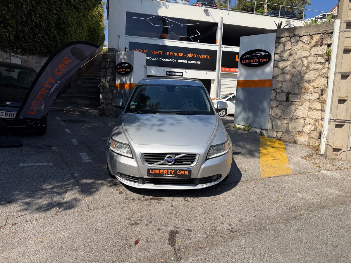 Volvo S40 D2 1.6 D115 CV / R Design / 1 er Main / Intérieur Cuir / KM Réel