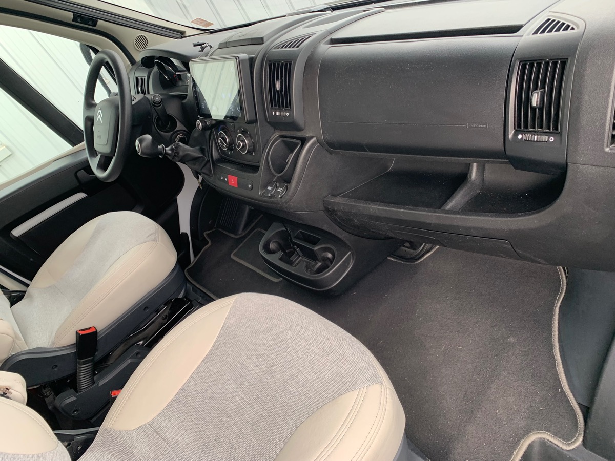 Capron A 140 ch | CAMERA DE RECUL |  LITS SUPPERPOSES | STORE EXTERIEUR | Climatisation manuelle