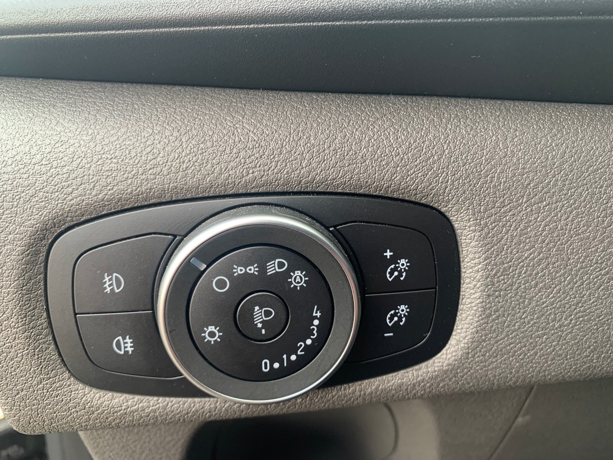 Ford TRANSIT CUSTOM 170 ch | SPORT | 5 Places | L1H1 | Premiére MAIN | Caméra de recul | Attelage