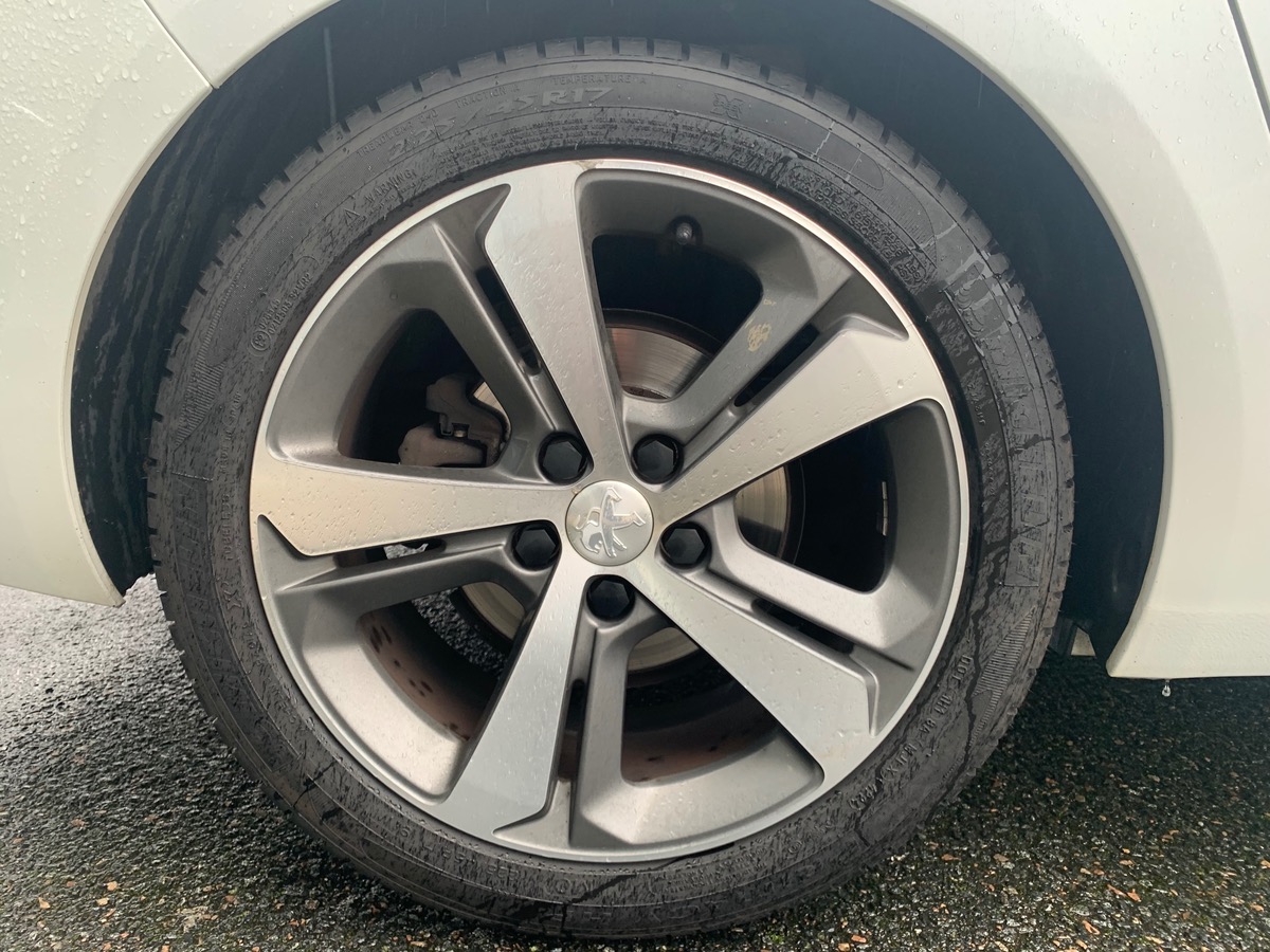 Peugeot 308 SW 130 ch | Allure | Régulateur vitesse | Mirror Screen | Attelage | Radars stationnement