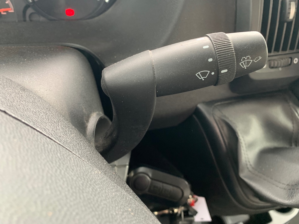 Capron A 140 ch | CAMERA DE RECUL |  LITS SUPPERPOSES | STORE EXTERIEUR | Climatisation manuelle