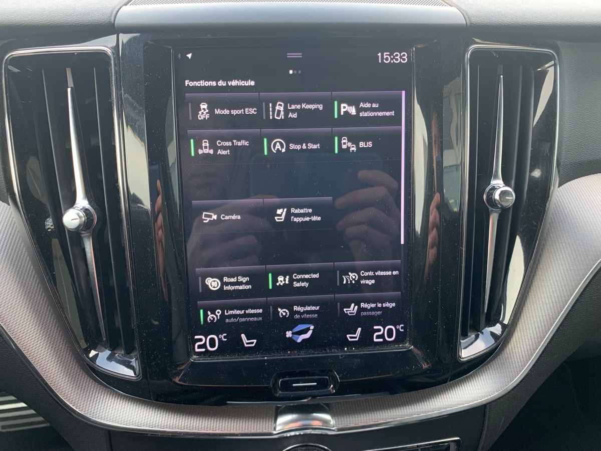 Volvo XC60 197 ch | R-design | Châssis Sport | Jantes Alu 21'' | Sièges Sport | Coffre électrique