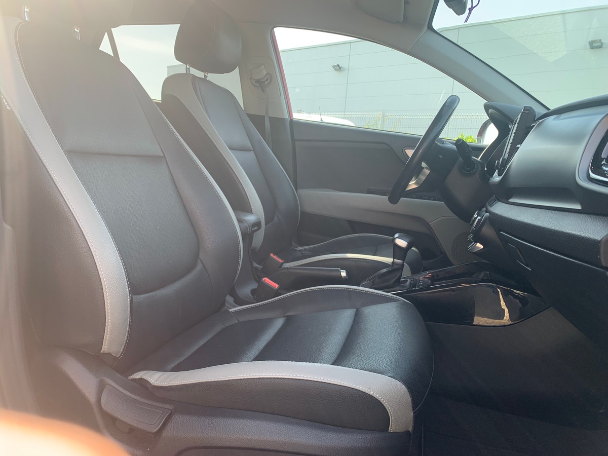 Kia Stonic 120 ch | Premium | Caméra recul | Régulateur vitesse | Apple car Play | Siéges chauffants