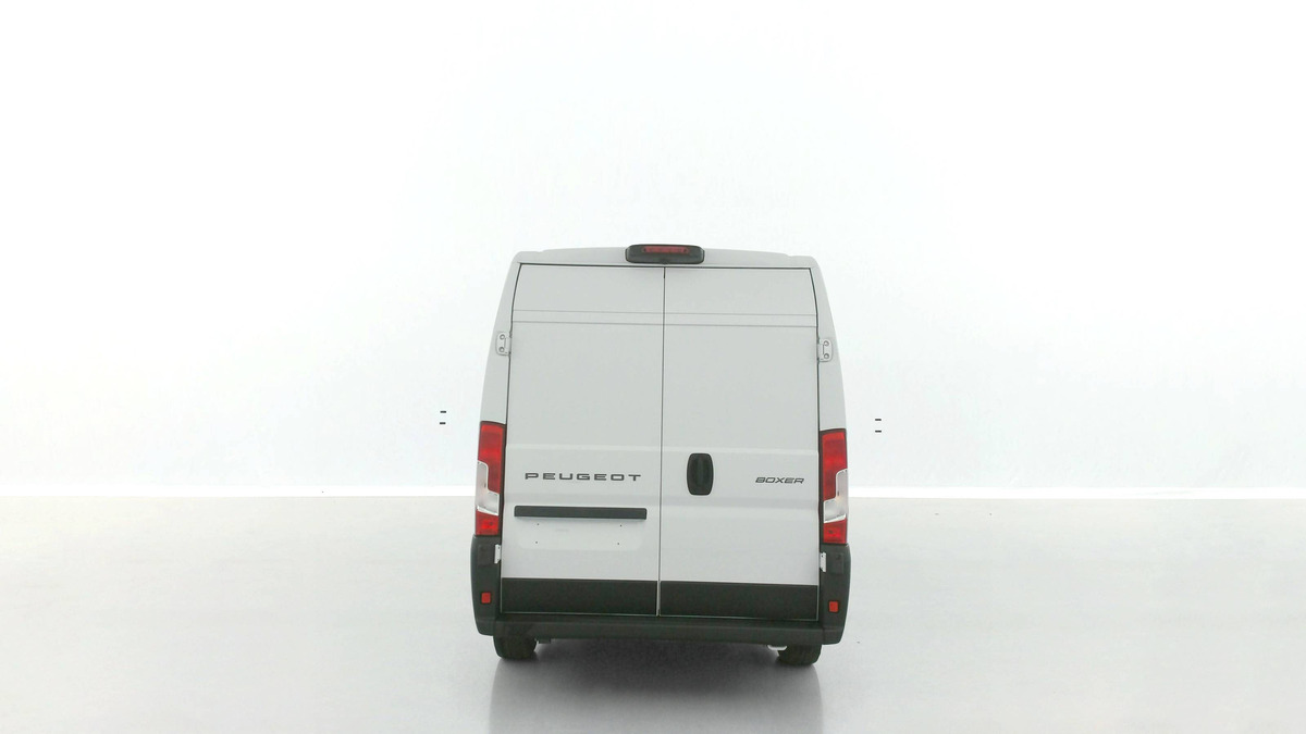 Peugeot Boxer L2H2 3.3 2.2 BlueHDi 140 chevaux | 26100 euros HT | Aide au stationnement arrière