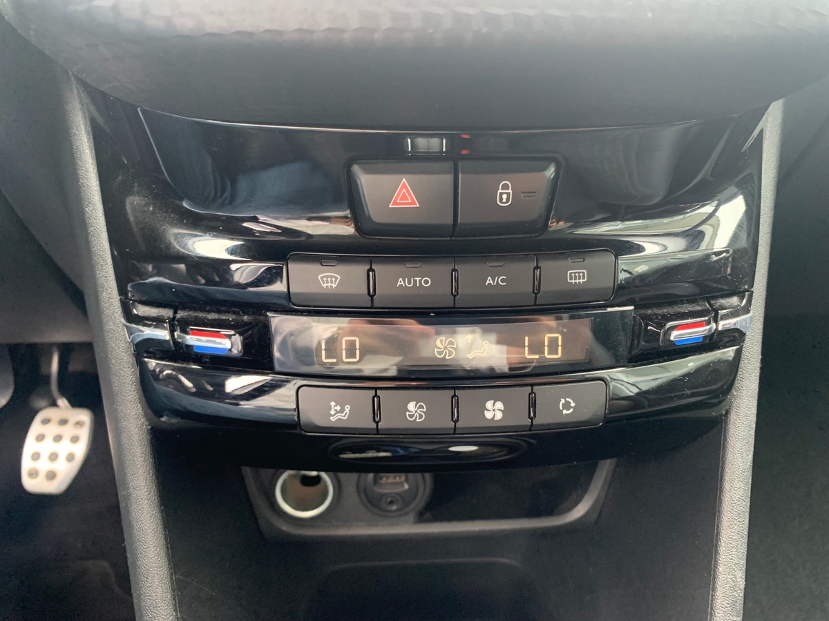Peugeot 208 110 ch | GT Line | Régulateur de vitesse | Apple car Play Android Auto