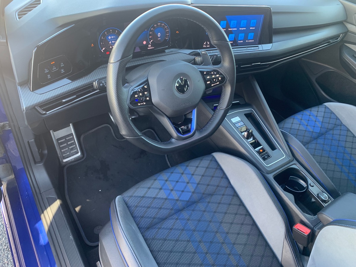 Volkswagen GOLF 8 320 chevaux | R | Toit ouvrant | Caméra de recul | Apple car play | GPS | Attelage