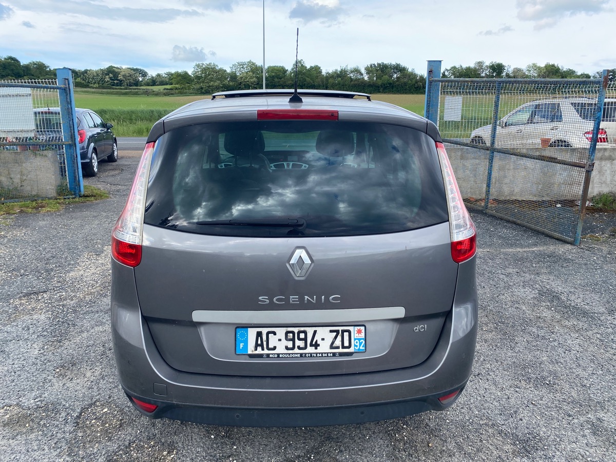 RENAULT Scenic III 3 1.9 dci 130cv 1ere main petit prix aucun frais à prévoir 