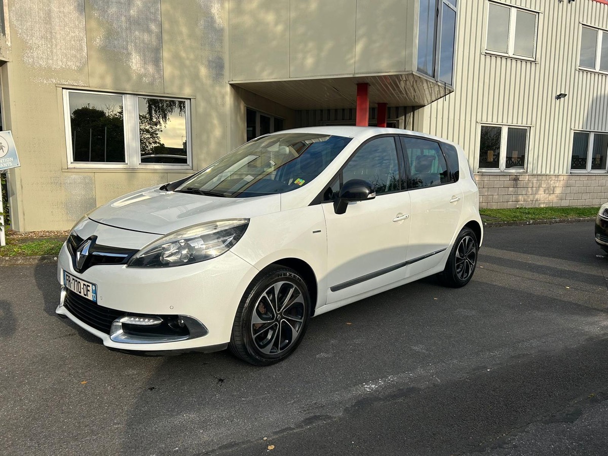 RENAULT Scenic 1.5 DCI 110 CV BOSE en 4XCARTE bleu