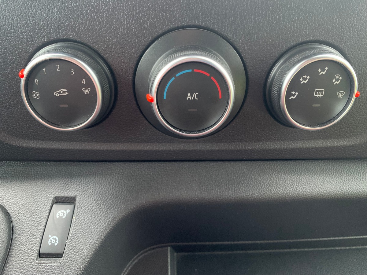 RENAULT Master 180 | L1 H1 | Première MAIN | TVA Récupérable | GRAND CONFORT | Caméra | Attelage