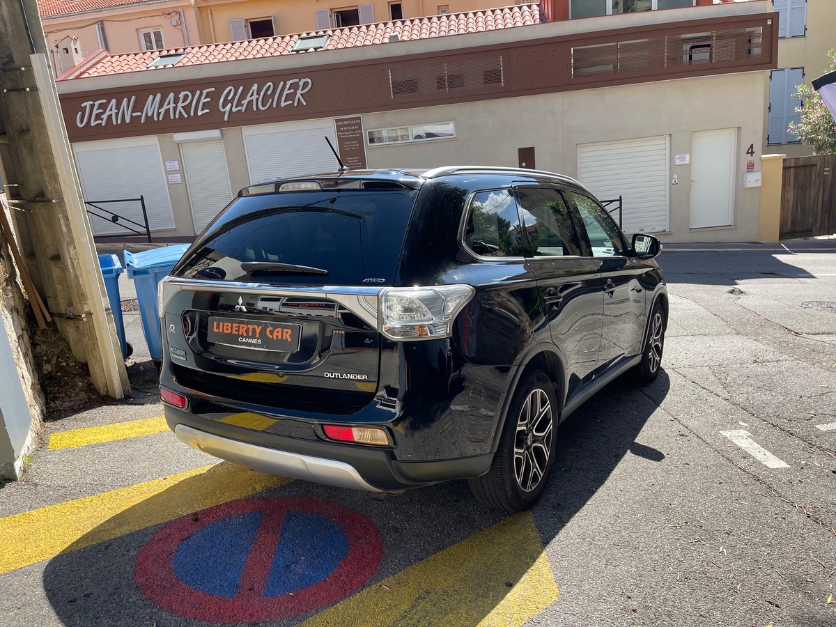Mitsubishi Outlander 2.2 DID 150 CV 4WD / 7 Places / Caméra / GPS /