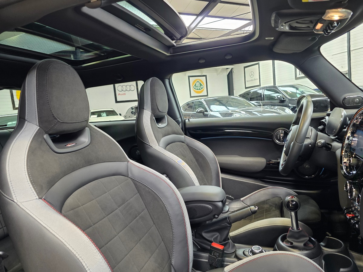 Mini Mini JCW III JOHN COOPER WORKS 1to6 EDITION // EDITION LIMITEE 999 EXEMPLAIRES MONDE