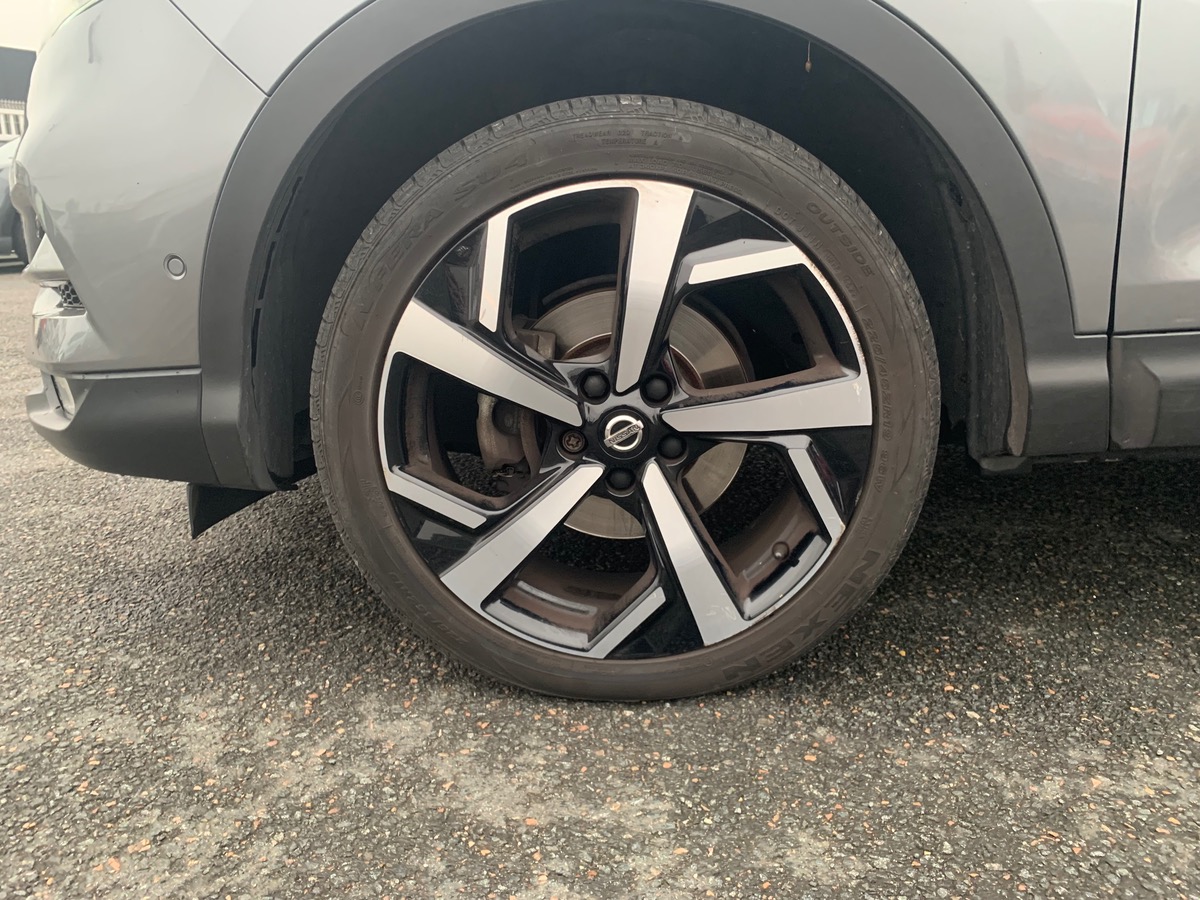 Nissan Qashqai 130 ch | Tekna | Toit Panoramique | Caméra 360° | GPS | Attelage | Barres de Toit