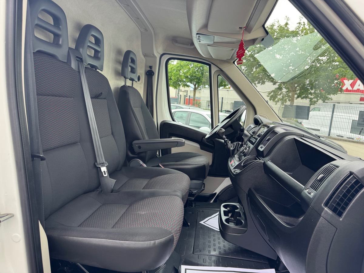 Peugeot Boxer 2.0 BHDI 110CH PREMIUM PACK BVM6 + ATTELAGE / MOTEUR NEUF