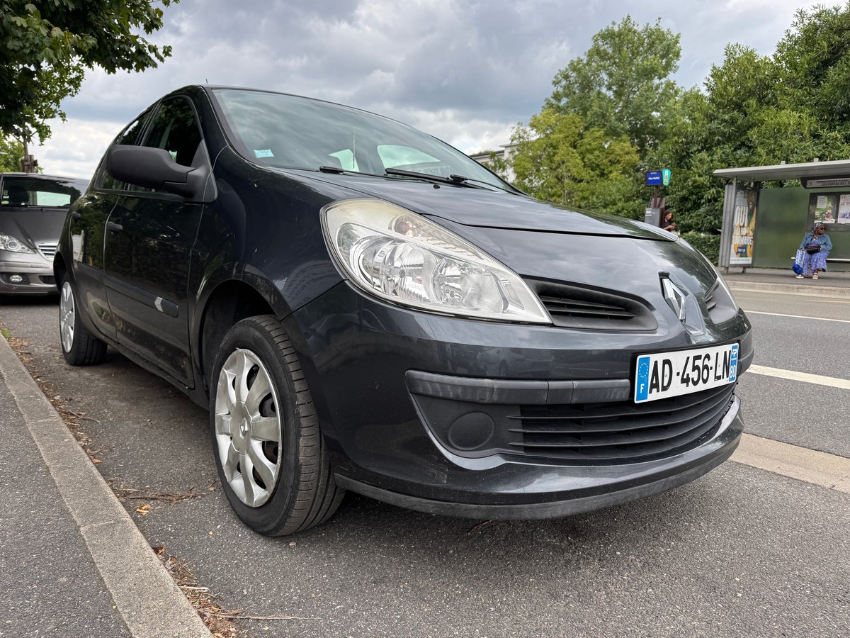 RENAULT Clio 1.2i 16v 75 AUTHENTIQUE